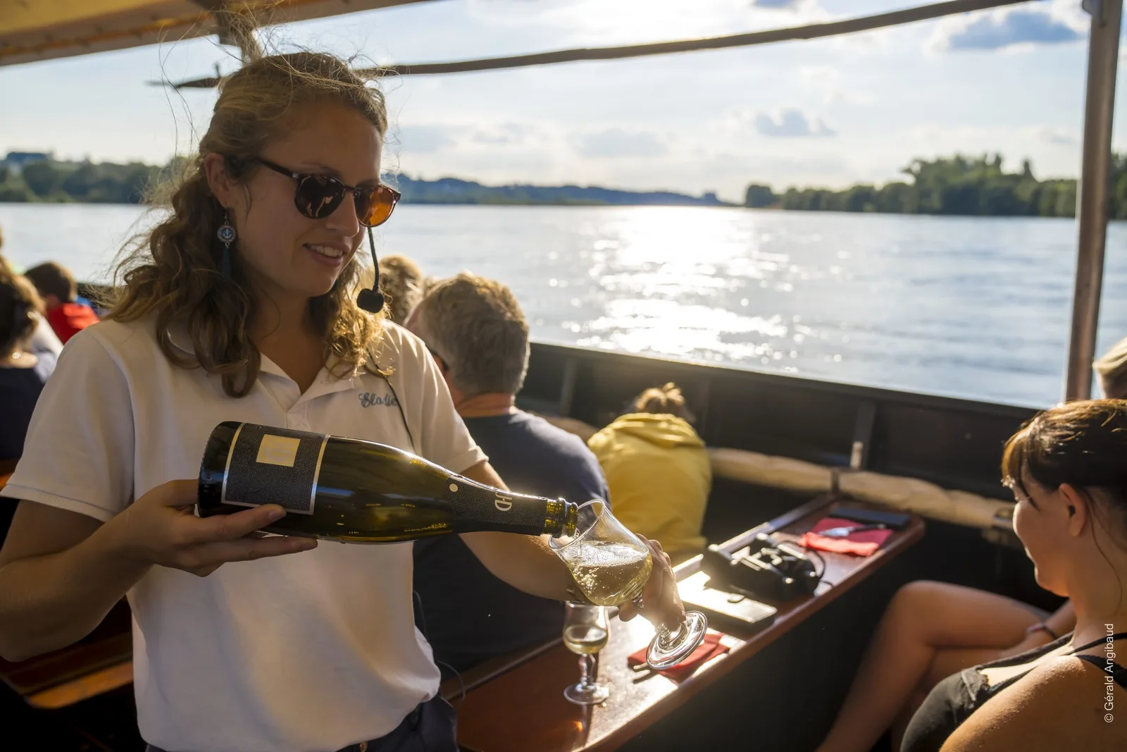 Œnotourisme en Val de Loire : le Château de Parnay dévoile de nuit son prestigieux Clos d’Entre les Murs et invite à déguster ses vins d’exception lors de croisières sur La Loire