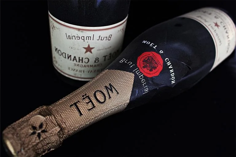 Est-ce que le champagne se garde longtemps ?