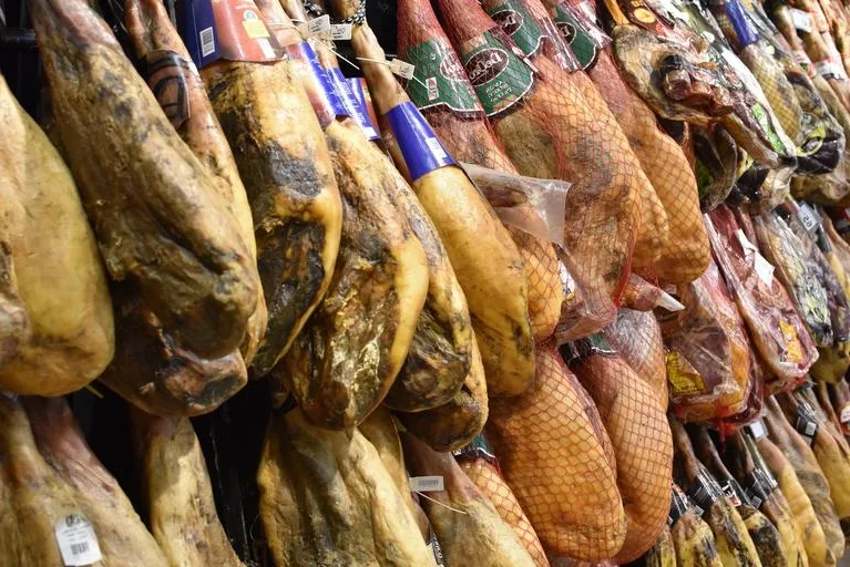 Puis-je manger de la raclette enceinte ?
